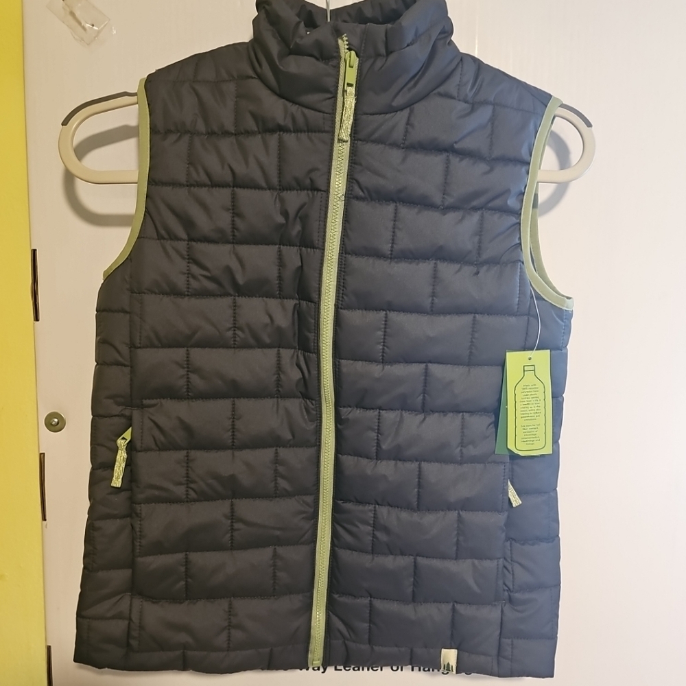 NWT Lake & Trail Boys Size L(10/12) Dark Gray Puffer Vest Green Trim Zip Pockets